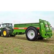Rozrzutnik obornika Bergmann seria TSW - DUŻE KOŁA z ciągnikiem John Deere