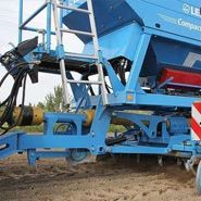 ZESTAW UPRAWOWO-SIEWNY COMPACT SOLITAIR  PODCZAS SIEWU ZBOŻA KORBANEK.PL