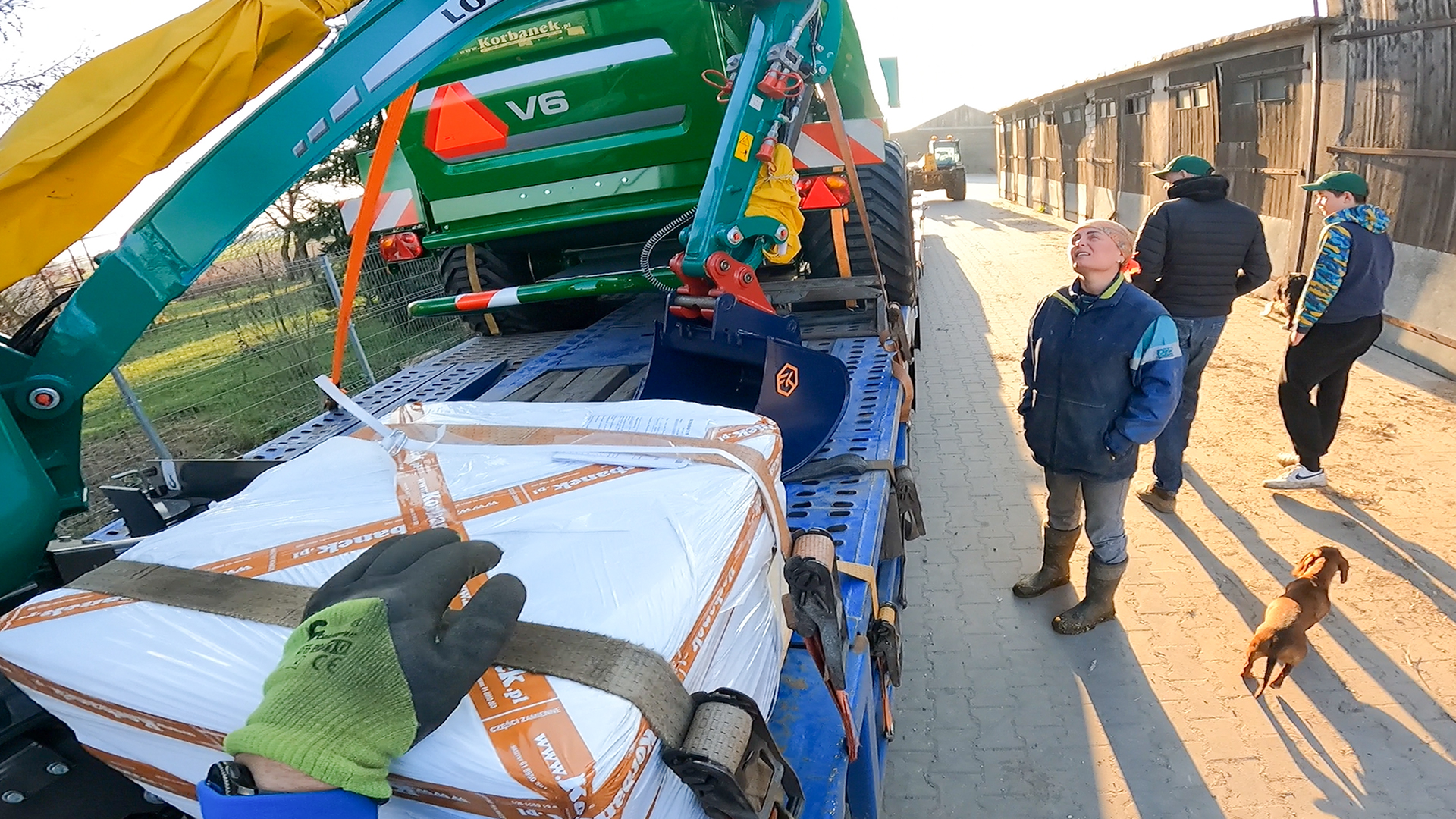 Hydrauliczna belka nożowa - noże w prasie V6 750 są opuszczane hydraulicznie i jest to robione z kabiny operatora. 