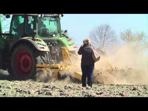 Embedded thumbnail for Pokazy polowe Nowości FENDT - Myjomice 21.04.2015