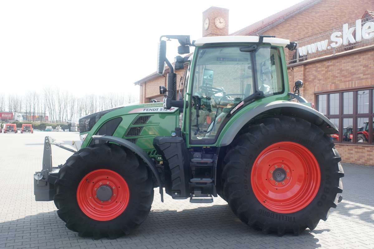 bok ciągnika Fendt 500 Vario 4,04litra