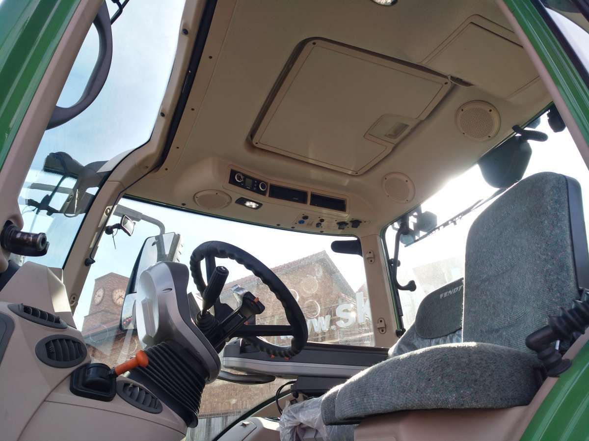 Panel sterowania w ciągniku Fendt 700 Vario z bezstopniową skrzynią