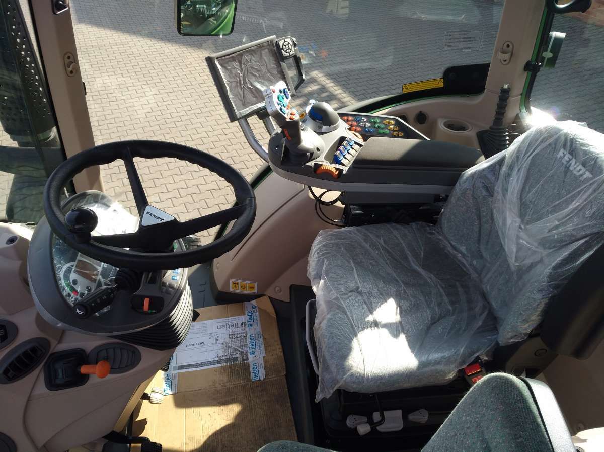 Panel sterowania w ciągniku Fendt 500 Vario z bezstopniową skrzynią