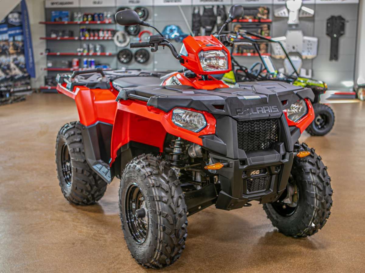 Sportsman Polaris 570 EPS Pług sniezny z quadem podczas postooju przedni zderzak