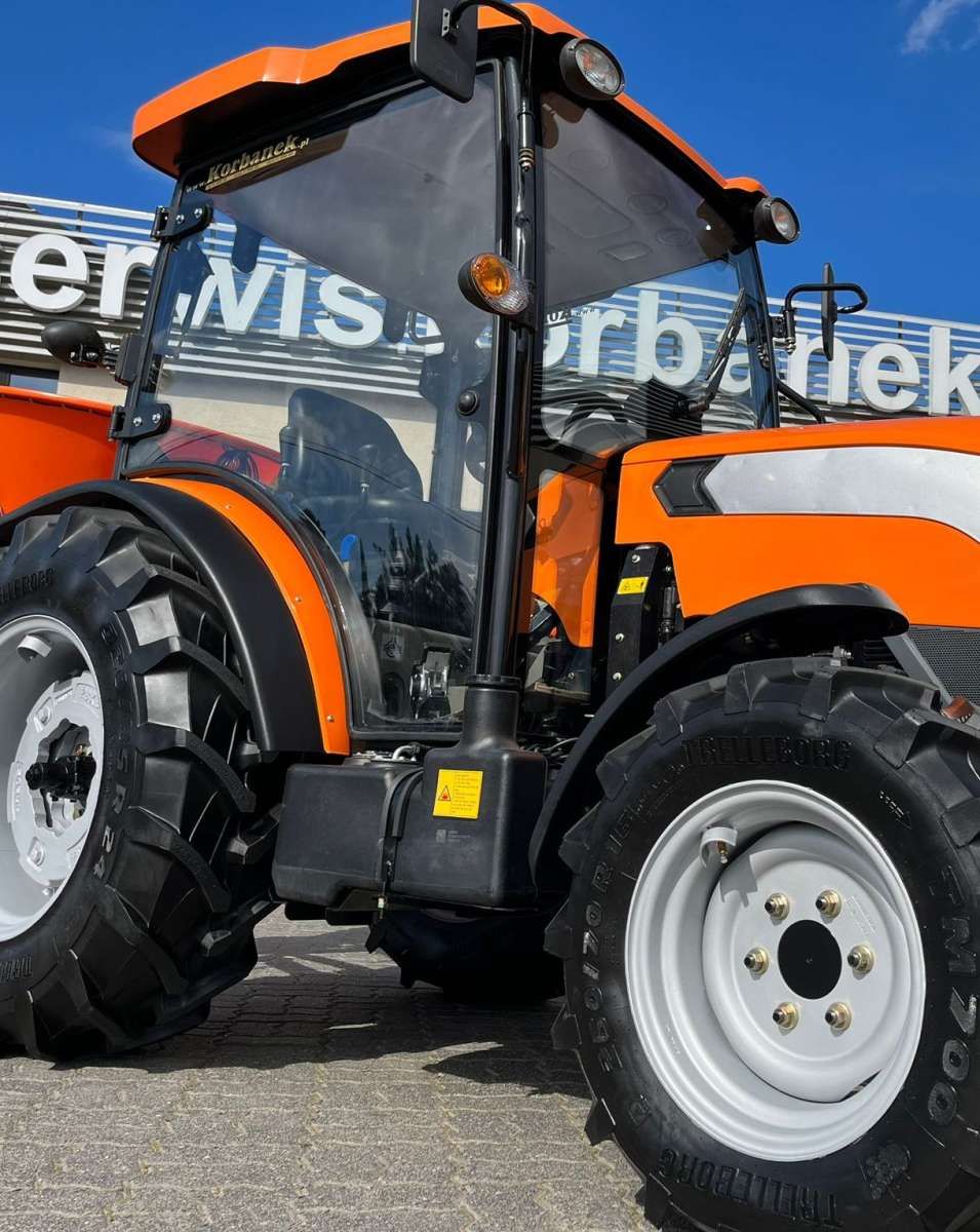Kabina w ciągniku Arbosa 2040