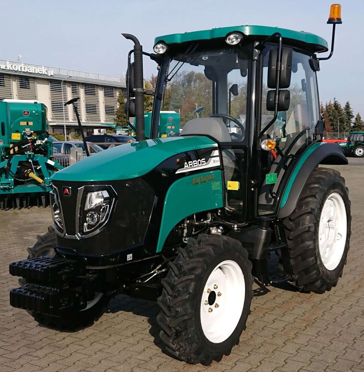 3055 do gospodarstwa lub prac komunalnych! Ciągnik serii 3000, model 3055 do każdego gospodarstwa. Arbos Lovol Korbanek