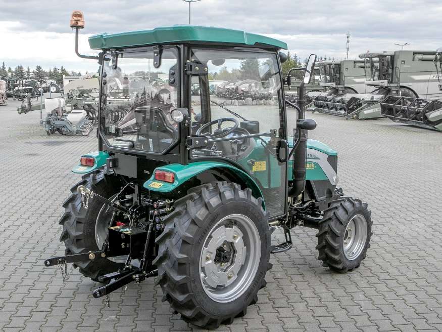 Arbos 2035 prezentowany od tyłu Ciągnik marki 2025