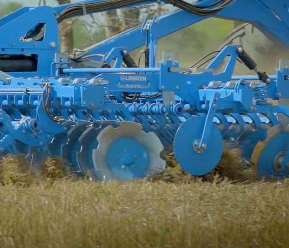 Rostselmash Vector 425 heder kopiowanie terenu Rostselmash Vector 425 spręzyny odpowiedzialne za mechaniczne kopiowanie terenu