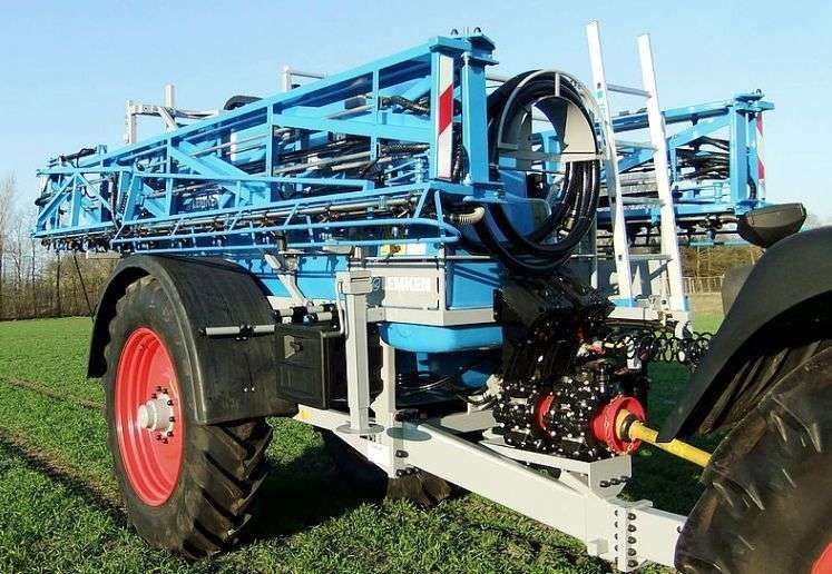 Lemken Primus pozycja transportowa Opryskiwacz LEmken PRimus ze złozoną belką