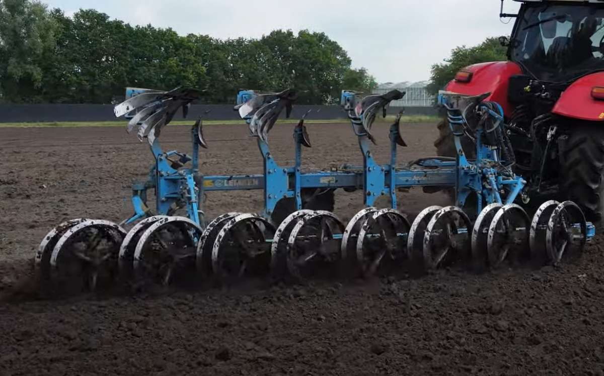 Lemken Juwel 8 z tyłu Pług Lemken Juwel 8 widok z tyłu