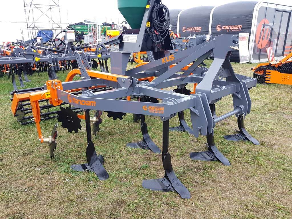 Kultywator podorywkowy KUS firmy Mandam na targach rolniczych AGRO-SHOW Bednary