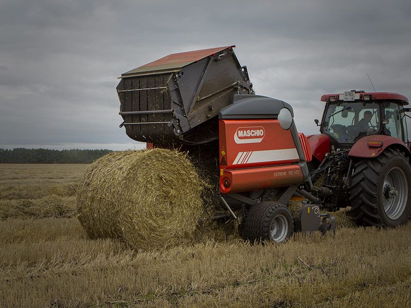 Maschio Extreme HTC 165 rozładunek beli Maschio Extreme HTC 165 wyładunek