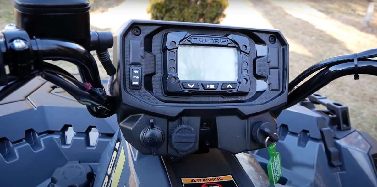 Kierownica z systemem EPS w Polaris Sportsman xp 1000 BLACK 