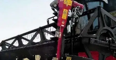 Rostselmash Torum 770 2 kosy przy stole do rzepaku -Kombajn Rostselmash Torum 770 stół z do rzepaku