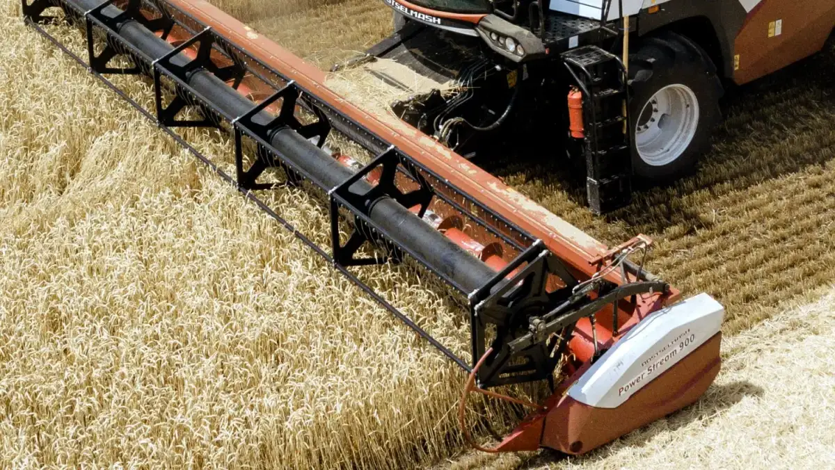 Kombajn Rostselmash Torum 770 heder do 9 m Kombajn Rostselmash Torum 765 podczas pracy