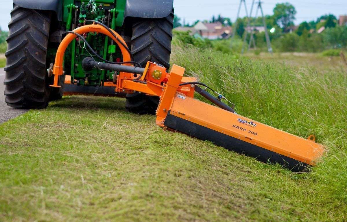 KBRP 200 kosiarka bijakowa SAMASZ Białystok Kosiarki KBRP firmy Samasz tylno-boczne na pantografie uzupełniają ofertę kosiarek klasy ciężkiej do utrzymania terenów zielonych i dróg korbanek.pl