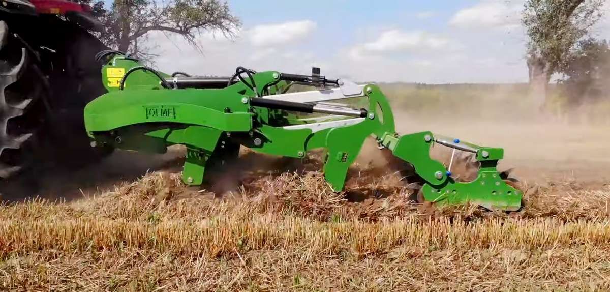 Pług dłutowy Tolmet RAPTOR 307 w pracy