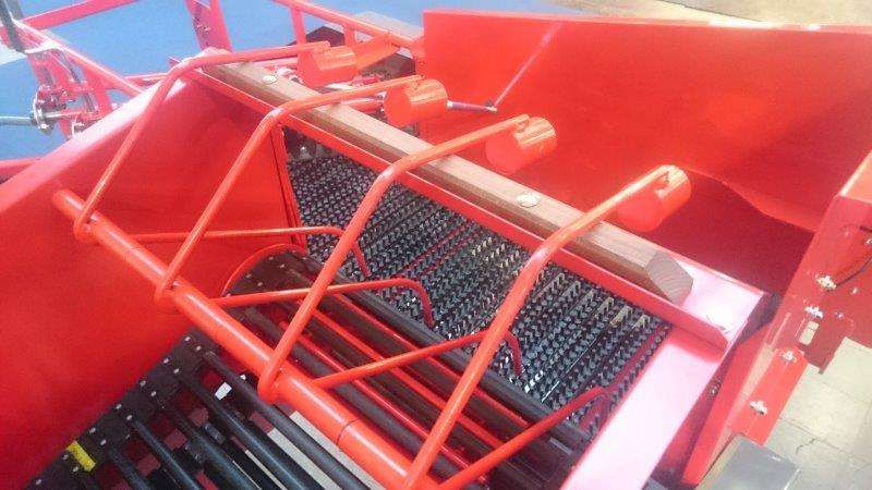 przystawka do zbioru słonecznika kombajn Rostselmash Vector 425 adapter do zbioru słonecznika kombajn Rostselmash Vector 425 w ofercie firmy Korbanek