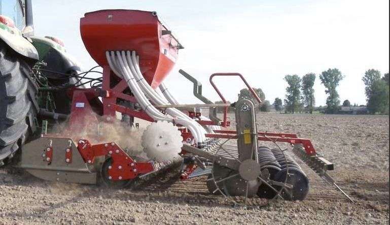Zestaw uprawowo-siewny Fenix 700/3 zestaw uprawowo siewny fenix 700 korbanek.pl unia